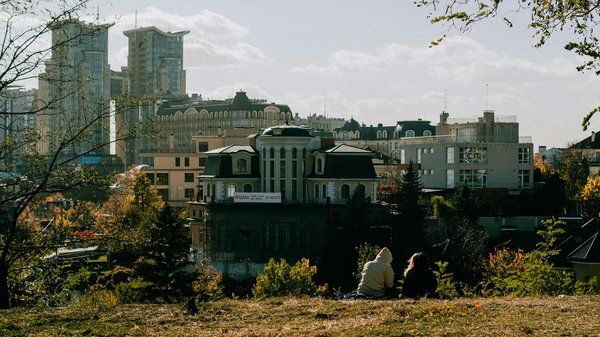 Peut-on trouver une maison de vacances en Dordogne avec des ateliers de cuisine et des visites de grottes ?